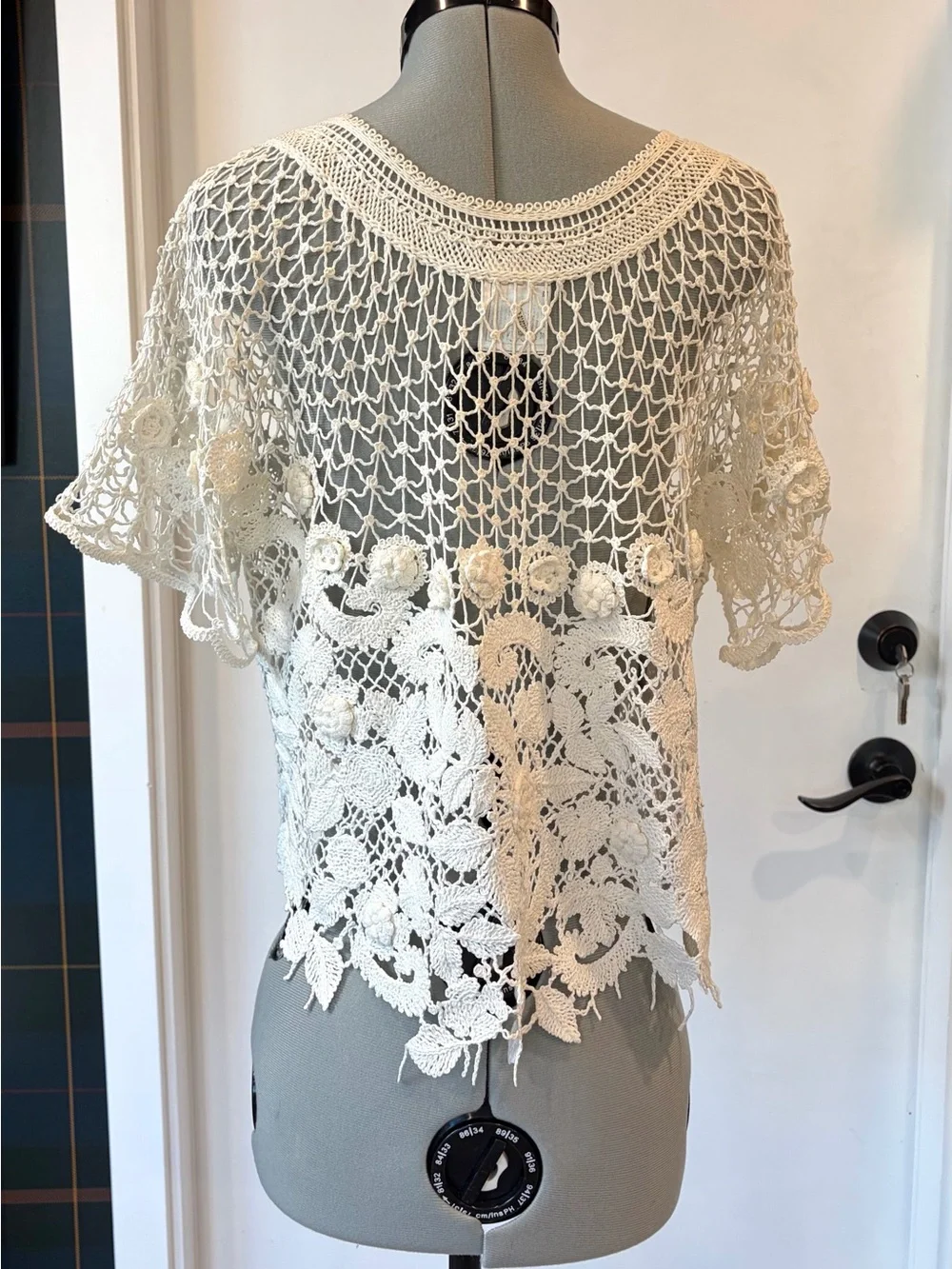 CHANEL VTG Spring ‘06 Lagerfeld Crochet Floral Lace Top, short sleeve, EUC, 40/8